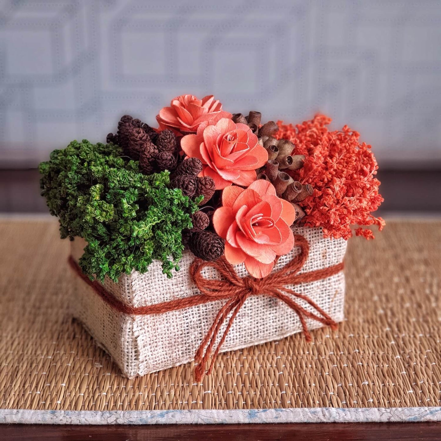 Cheerful Rakhi Gift for Sister/bhabhi - Table Bouquet